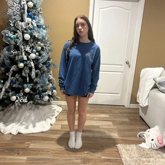 i’m selling sweaters and jeans! - Picture 3 of 9